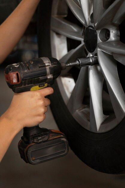 VERTICAL CAR TIRE REPAIR IMAGE
